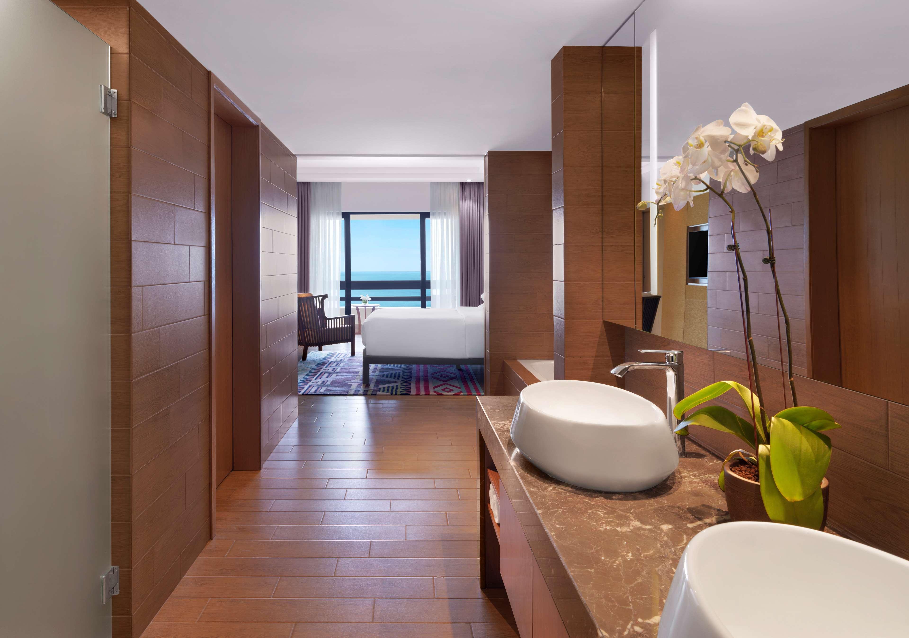Hyatt Regency Kuantan Resort Екстер'єр фото A bathroom at the hotel
