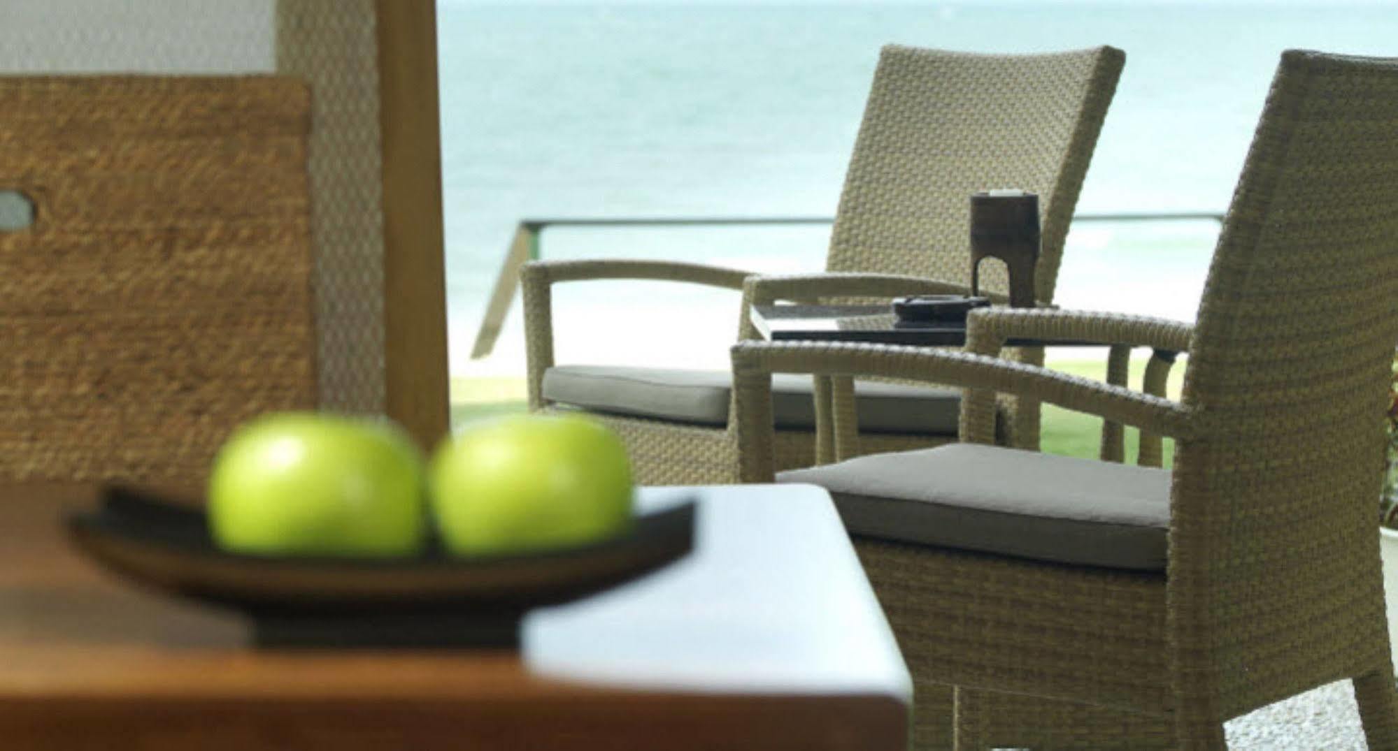 Hyatt Regency Kuantan Resort Екстер'єр фото Outdoor furniture